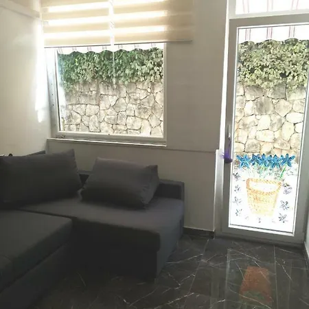 Sunny Paradise, Center Of * سبليت