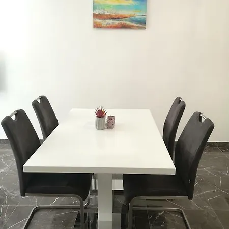 Sunny Paradise, Center Of سبليت
